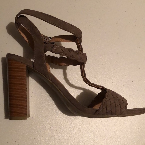 Brash tan suede strappy heels. sz 9 1/2 - Picture 2 of 6